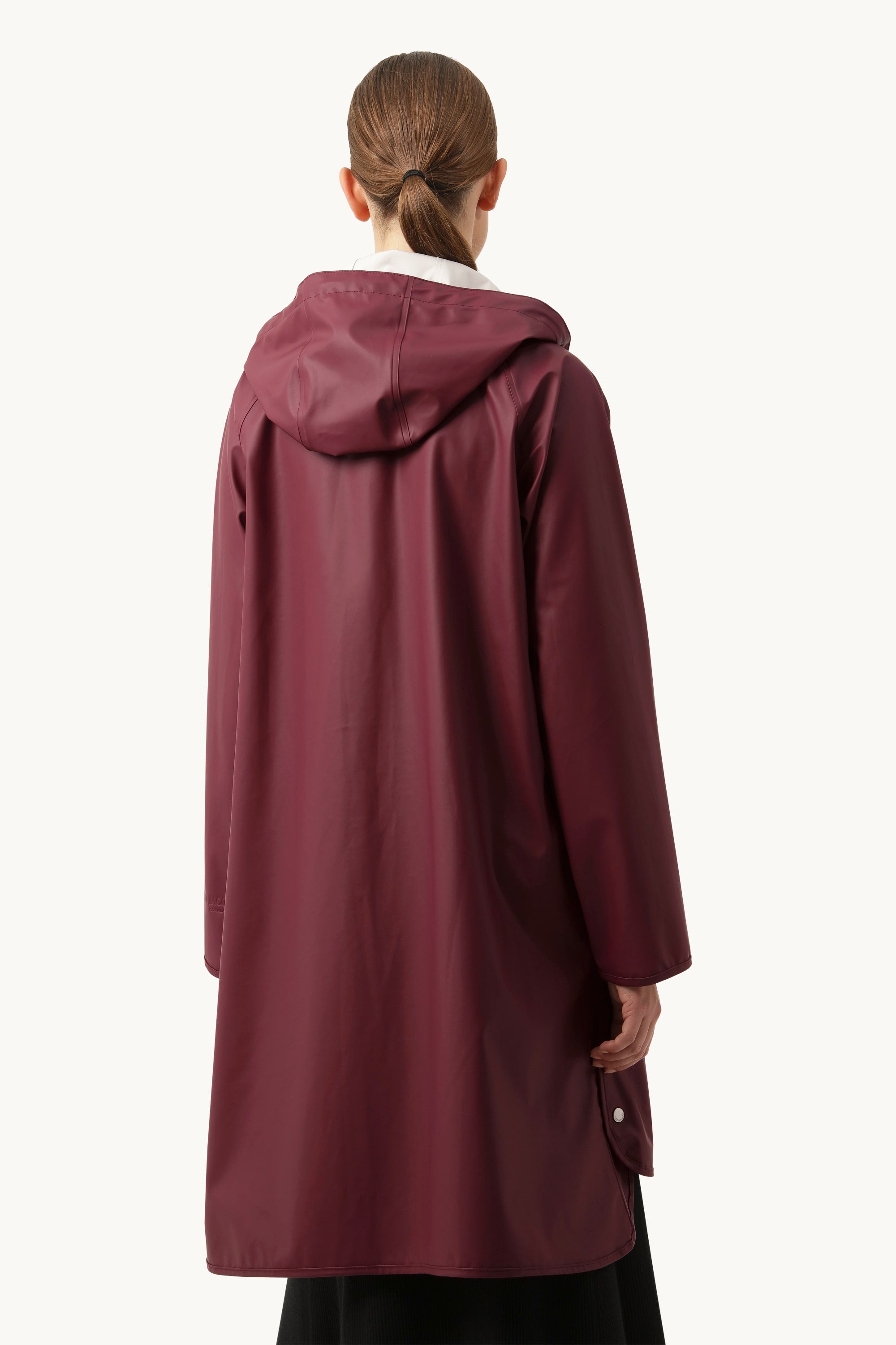 Let Regnfrakke - Maroon Banner