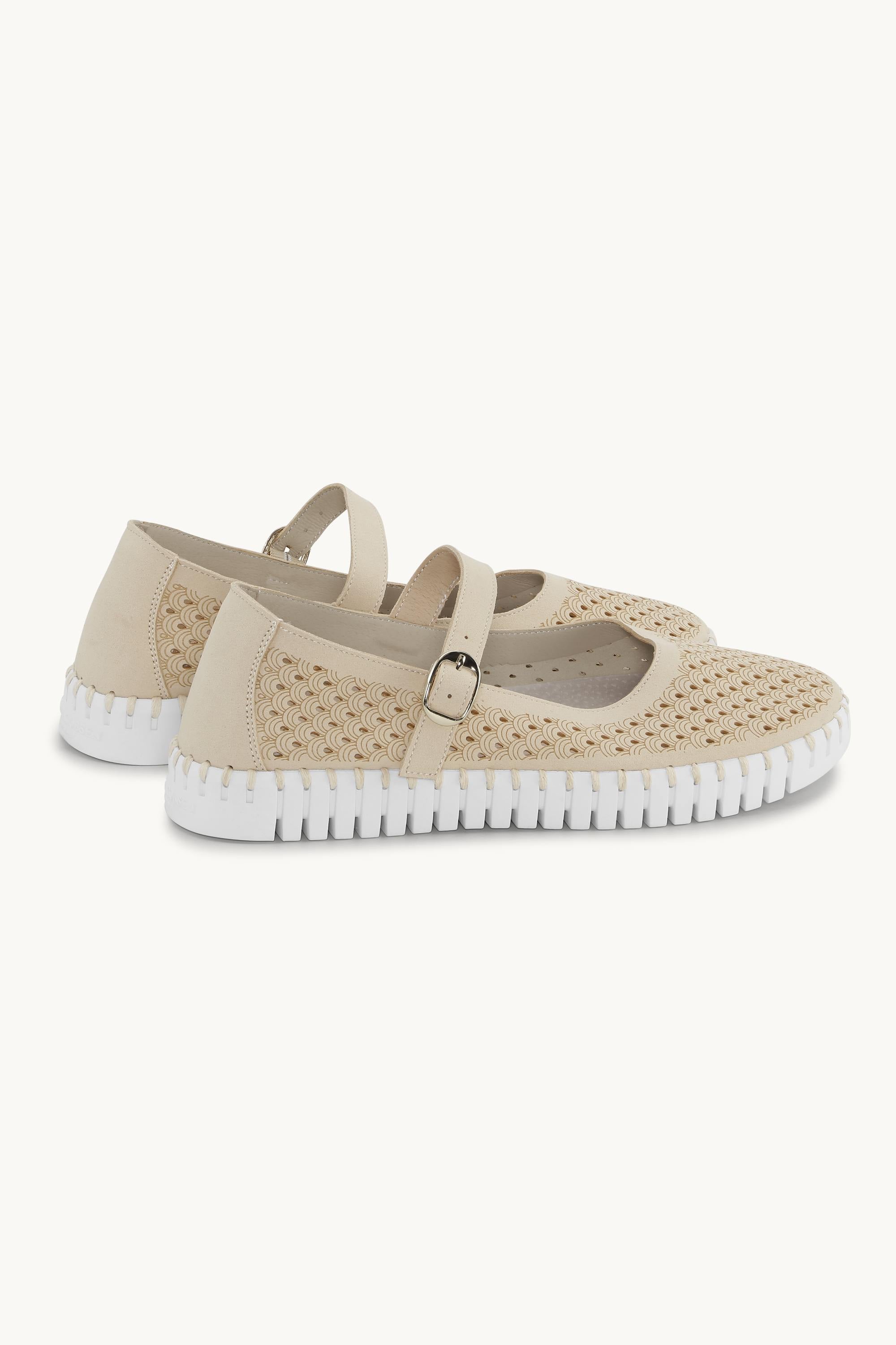 Ballerina - Kit White