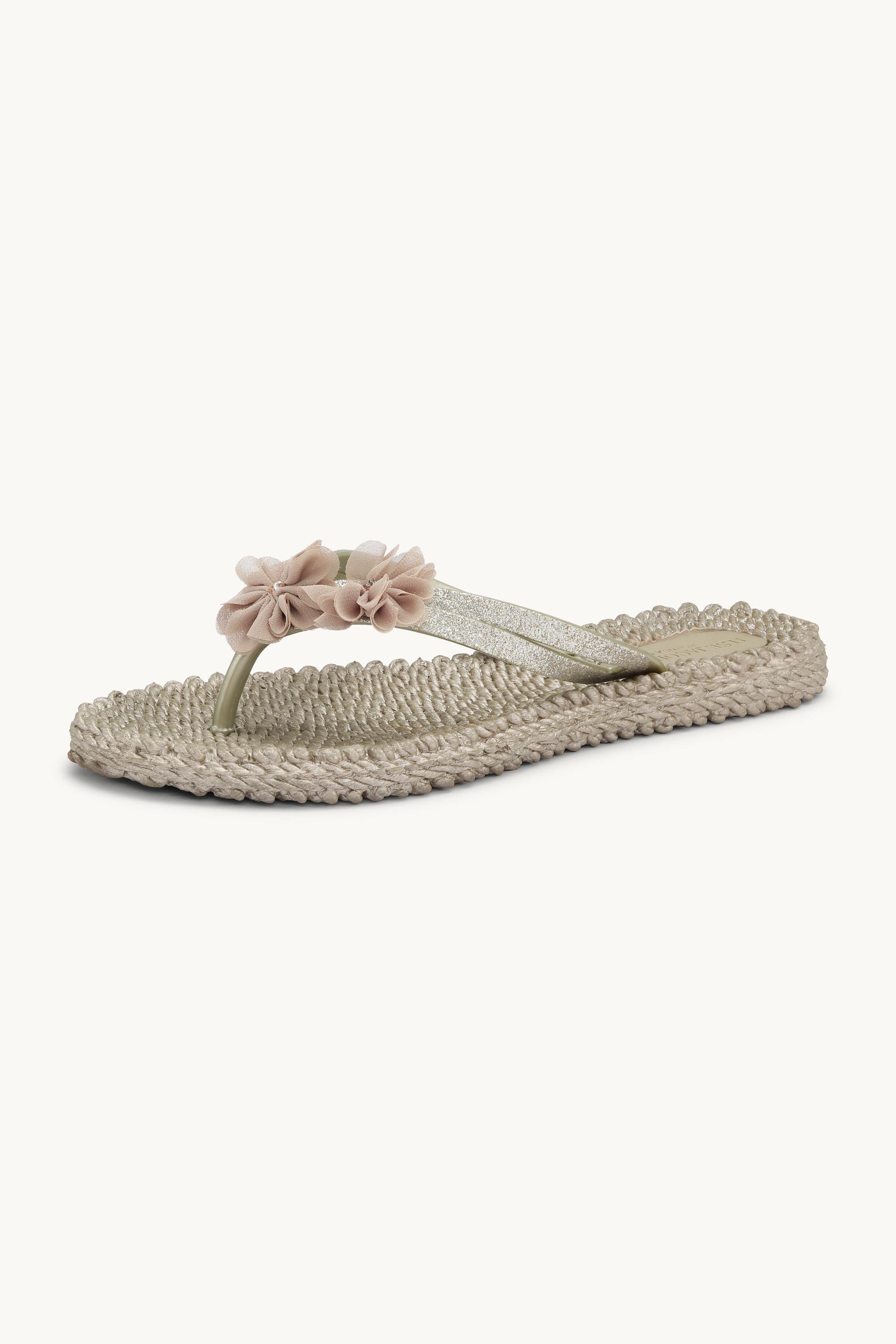 Flip Flops with Flowers - Atmosphere